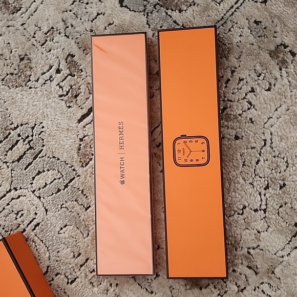 Apple Hermes Series 8 Watch - Picture 3 of 6